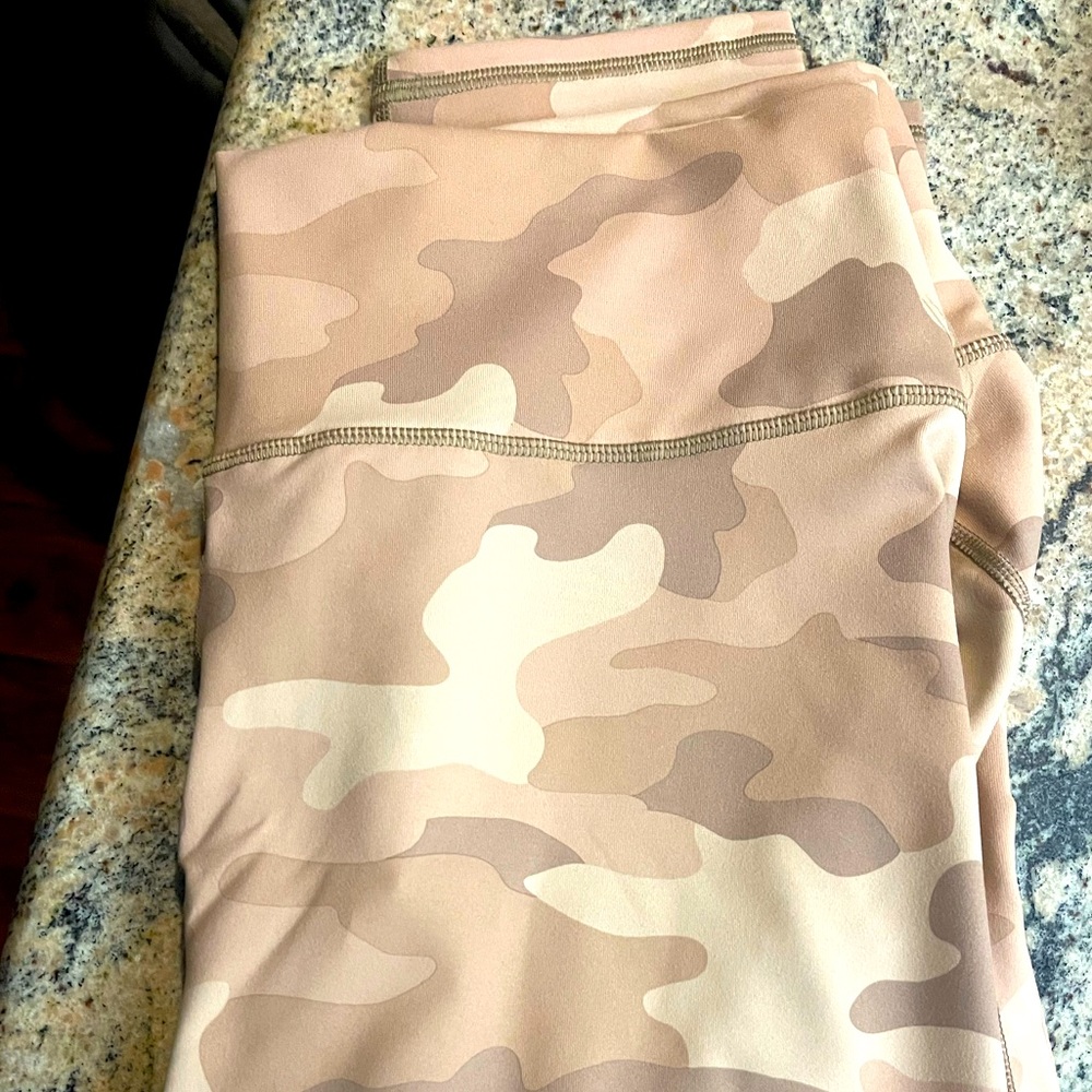Fabletics camou 3/4 length yoga pants XXL